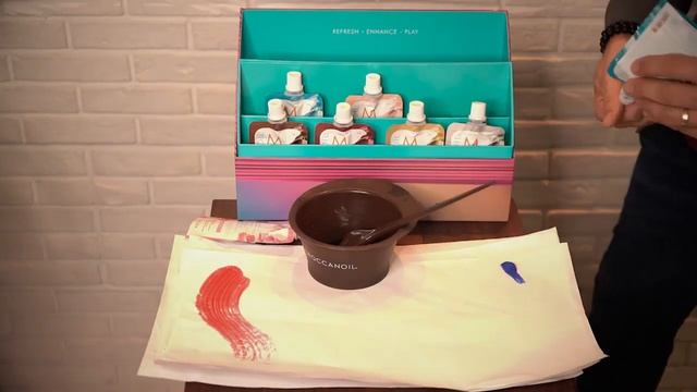 Color depositing mask de Moroccanoil by Gonzalo Murillo смотреть онлайн