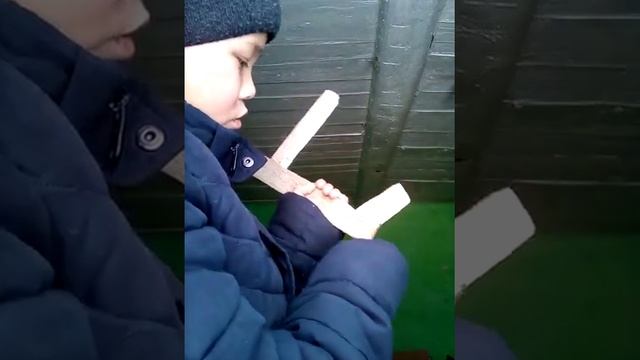 как сделать оружие из дерева. смотреть онлайн