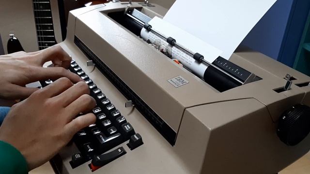 Speed Typing on the IBM Correcting Selectric II смотреть онлайн