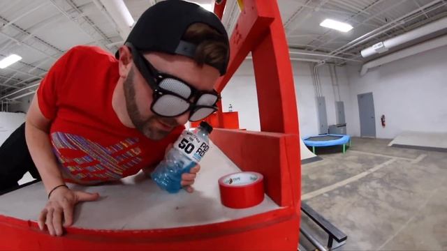 Father VS Son GAME OF BOTTLE FLIP 9! смотреть онлайн