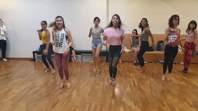 Bachata Ladies Styling Choreography - Tú (Beginners Class by Brenda Liew BLDC) смотреть онлайн