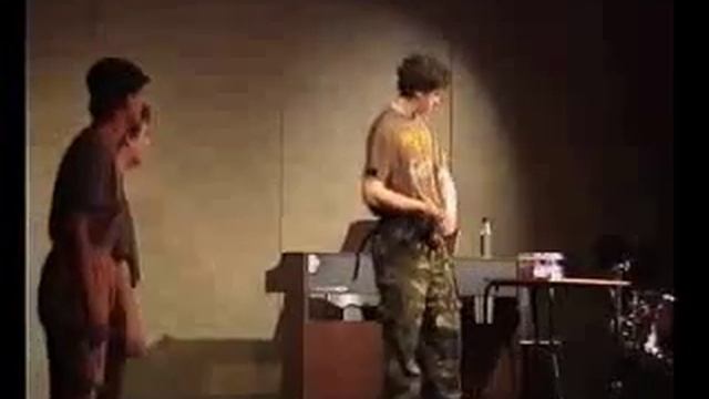 Monty Python's Self Defence Against Fresh Fruit смотреть онлайн