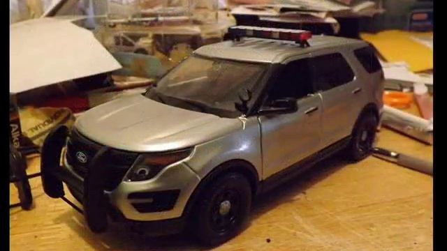 1/24 POLICE: Silver Utility with camera system смотреть онлайн