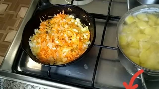 Картошка тушёная с грибами. смотреть онлайн