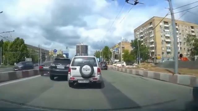 Быдло на дорогих автомобилях,получают по заслугам!! смотреть онлайн