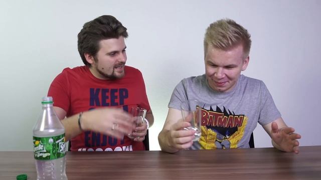 ПРОБУЕМ НОВЫЙ СПРАЙТ СО ВКУСОМ ОГУРЦА! смотреть онлайн