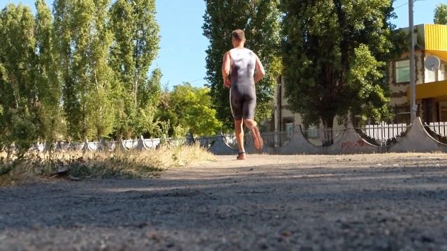 Марафон (42.2 км) на школьном стадионе (200м круг). смотреть онлайн