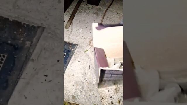 Чистим дымоход банной печи средством BORG для удаления сажи смотреть онлайн