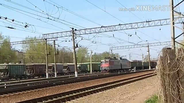 Грузовой и Пассажирский поезд на станции Нахабино смотреть онлайн