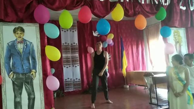 Танец под песню. Алла Пугачева- Нас бьют мы летаем смотреть онлайн