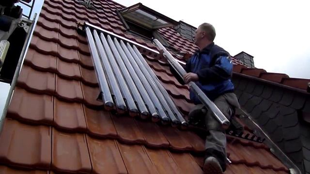 Простой монтаж коллекторов AmoSol (Германия) смотреть онлайн