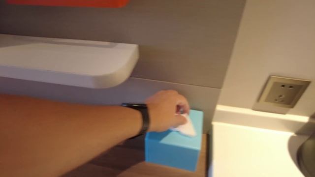 Holiday Inn Express - подробный обзор умного отеля. Роботы, чистота, комфорт, еда смотреть онлайн