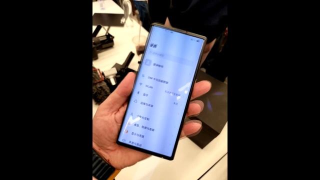 OPPO X 2021 hands on and comparison with Galaxy Z Fold 2 смотреть онлайн