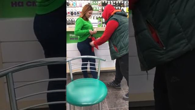 Парень раздел девушку смотреть онлайн