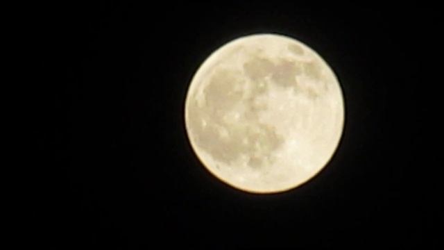 Moon zoom test from the IXUS 285 HS camera смотреть онлайн