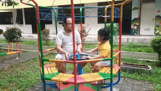 Erica Dan Papa Dikejar Dinosaurus смотреть онлайн