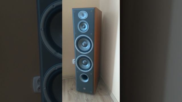 JBL E90 clear bass смотреть онлайн