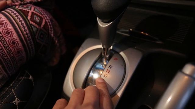 สอนขับรถเกียร์ออโต้ (แบบเข้าใจง่ายใน 3 นาที) смотреть онлайн