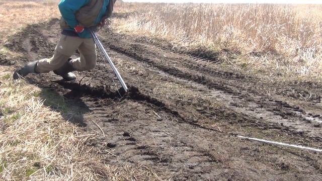 как туристы в поле застряли , а мобильная лебедка с якорем их вытащила смотреть онлайн