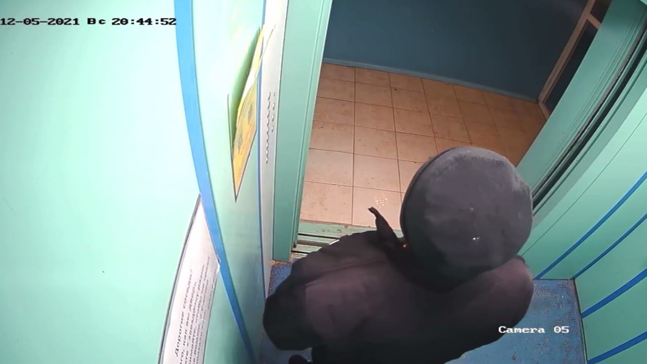 Пьяный обоссался в лифте прямо в штаны смотреть онлайн