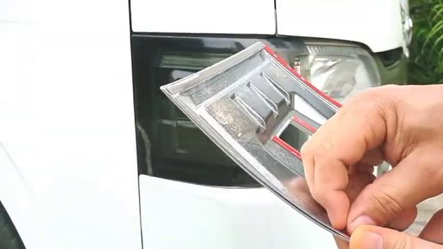 Toyota HiAce Commuter Chrome Install Tutorial смотреть онлайн