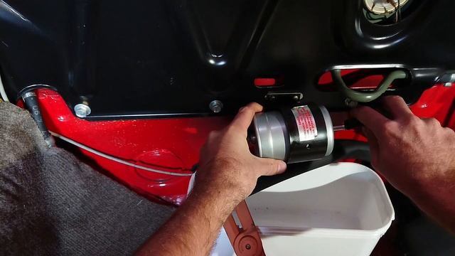 Jaguar Fuel Filter - How To Change Fuel Filter On A Jaguar XJS (and A Look Inside The Old Filter)
