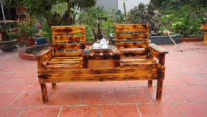 Создать двухместный стул из деревянного поддона легко, еще более удивительно, когда комбинируешь!