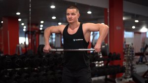 Тяга штанги к подбородку на дельтовидные мышцы плеча. Упражнение #14