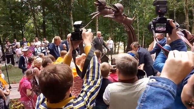 Открытие памятника Белке и Стрелке смотреть онлайн