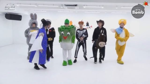 То, чего вы не замечали в 'BTS - 21st Century Girl' Dance Practice (Halloween ver.)' смотреть онлайн