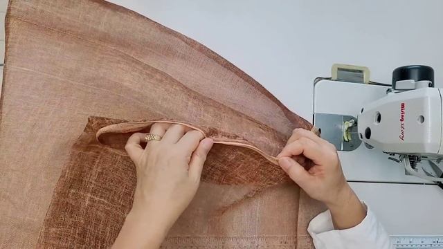 사각형 원단 으로 초간단 바느질 아이디어 / 10분 만에 완성 .Simple sewing idea with square fabric / completed in 10 minute смотреть онлайн