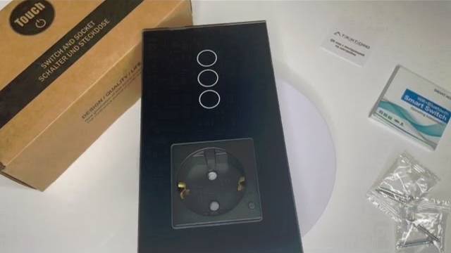 Умный выключатель тройной и умная WiFi розетка Terem Techno с Алисой черная VK-3-ROZ-W-чер смотреть онлайн