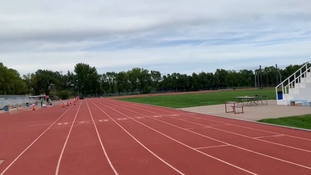 Can You Run A Sub 1 Minute 400m With No Training? смотреть онлайн