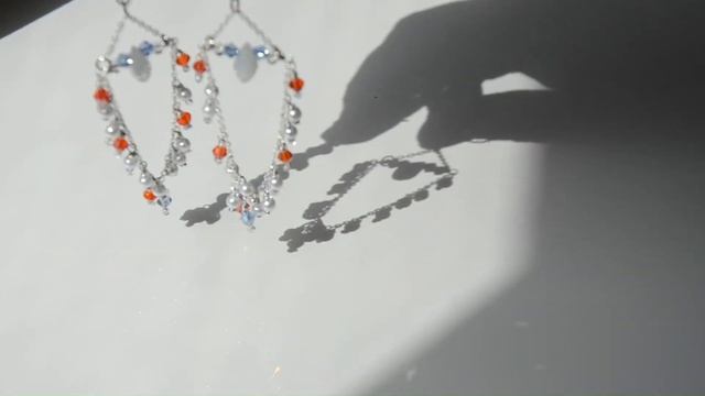 Мерцающие Подвесные Серьги.Earrings Shimmer in the Sun смотреть онлайн