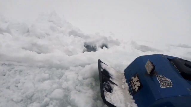 Как засадить буксировщик в наледи? Легко! смотреть онлайн