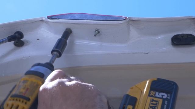 How To Remove a Tailgate Tail Light - 2006 Subaru Tribeca смотреть онлайн