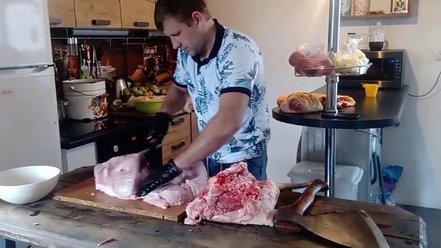 Выгодный разруб свинины/Забой здоровой свиньи в одного смотреть онлайн