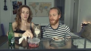 Иностранцы пробуют русскую еду. Часть 1. Julietta LA и VenyaPak. ZaBugromTV