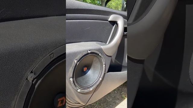Замена штатных динамиков в Renault Logan на DL Audio RAEN 200 смотреть онлайн