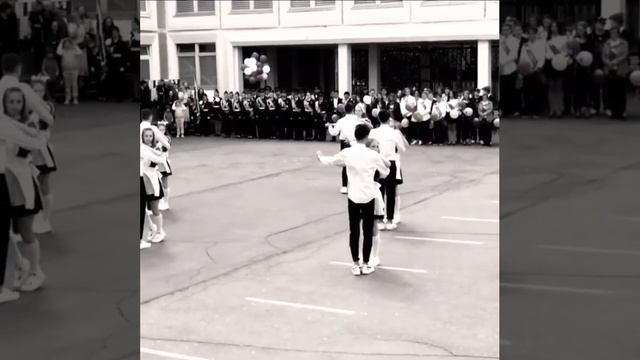 Скоро во всех школах страны❤️ #выпускной #последнийзвонок #вальс #алисамедвецкая #рек #школьныйваль смотреть онлайн