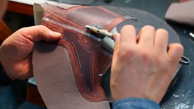 The process of making special handmade hiking boots. 100 years of history hiking boots workshop смотреть онлайн