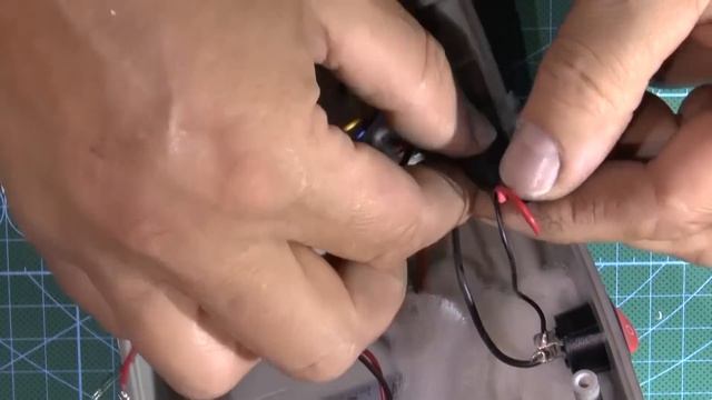 ОЧЕНЬ ПРОСТАЯ Bluetooth колонка. Соберёт школьник. смотреть онлайн