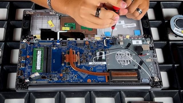 Medion Akoya Laptop Teardown - SSD, RAM, Lüfter, Mainboard Tauschen Uvm.