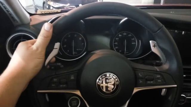 2017 Alfa Romeo Giulia Ti Обзор (интерьер, экстерьер) смотреть онлайн