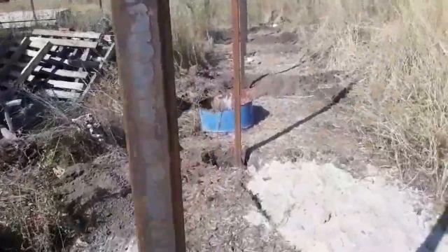 КАК ПРАВИЛЬНО УСТАНАВЛИВАТЬ СТОЛБЫ ДЛЯ ЗАБОРА ИЗ ПРОФНАСТИЛА!!!(1-часть) смотреть онлайн