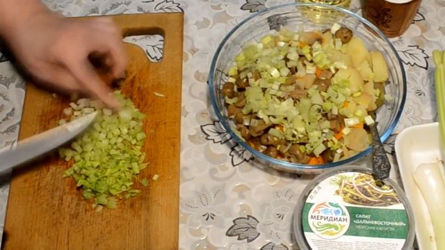 САЛАТ С ГРИБАМИ И МОРСКОЙ КАПУСТОЙ! Полезный, витаминный салат! Простой рецепт!