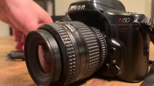 Nikon N50 with 35-80 f4-5.6 D lens смотреть онлайн