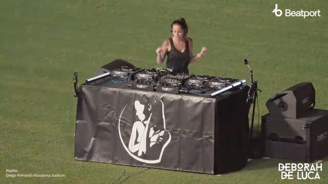 Deborah De Luca live @ Diego Armando Maradona stadium, Naples смотреть онлайн