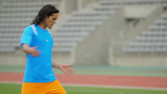 Cavani unboxes his Samba adiZero F50 смотреть онлайн