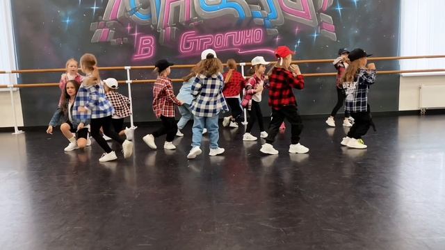 IPDancePRO | Поздравление в танце для пап с 23 февраля от группы IP KIDS! смотреть онлайн